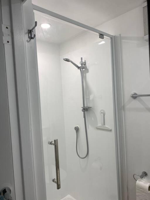 Superb Studio Retreat With Spa, Pool & Bbq Access وانجانيو المظهر الخارجي الصورة